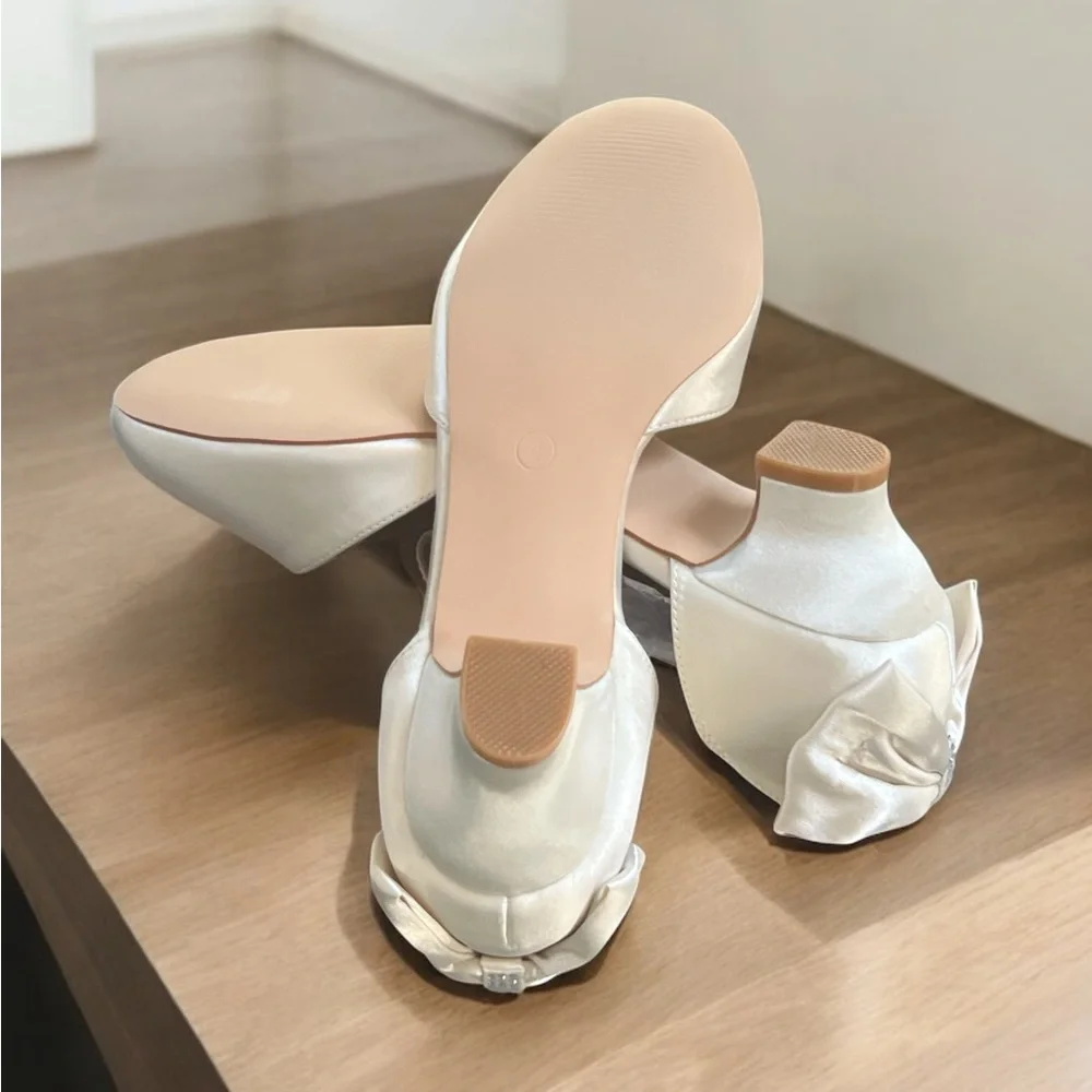 Coutgo Girls Elegant Cream Dress Shoes with Sparkly Bow Detail